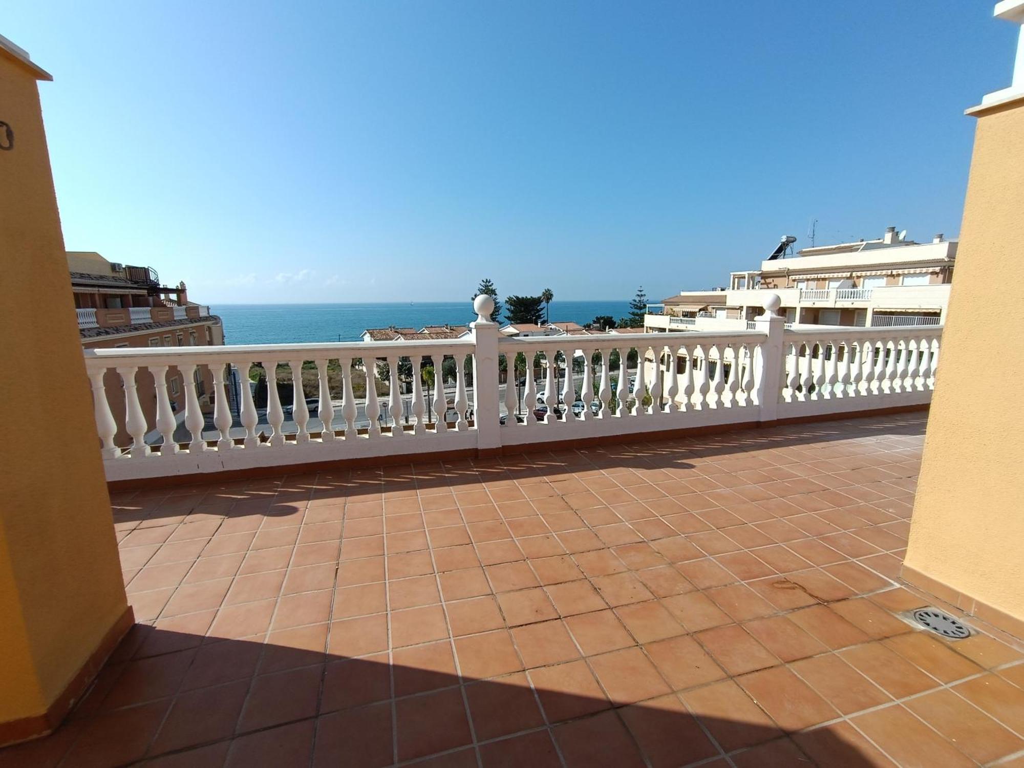 Lovely Penthouse In Front Of The Beach With Free Parking Malaga Bagian luar foto