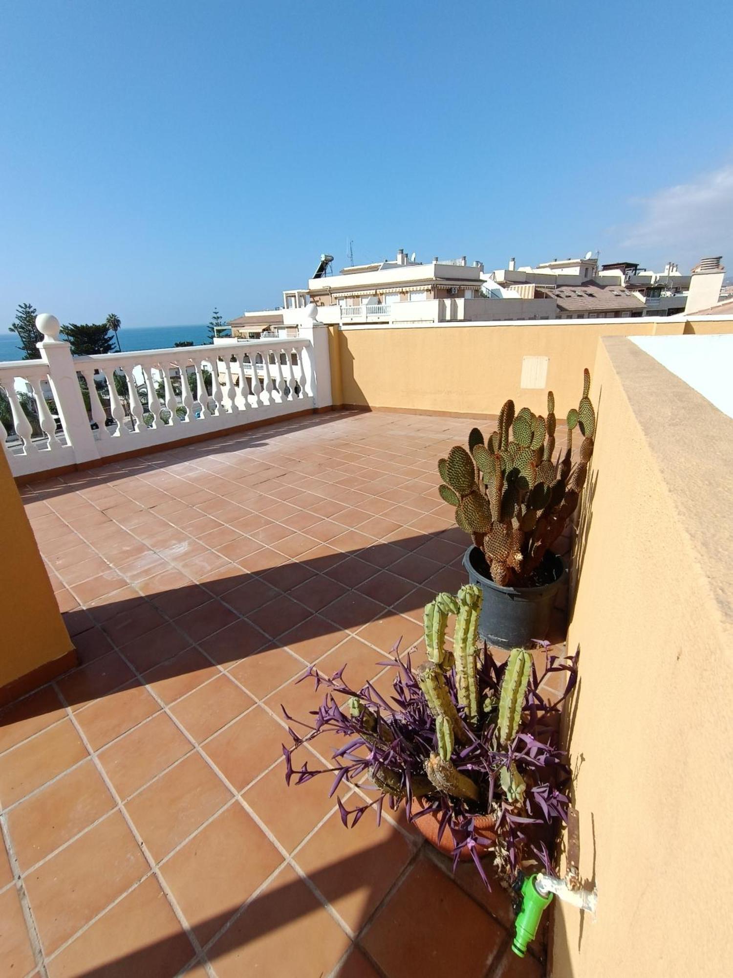 Lovely Penthouse In Front Of The Beach With Free Parking Malaga Bagian luar foto