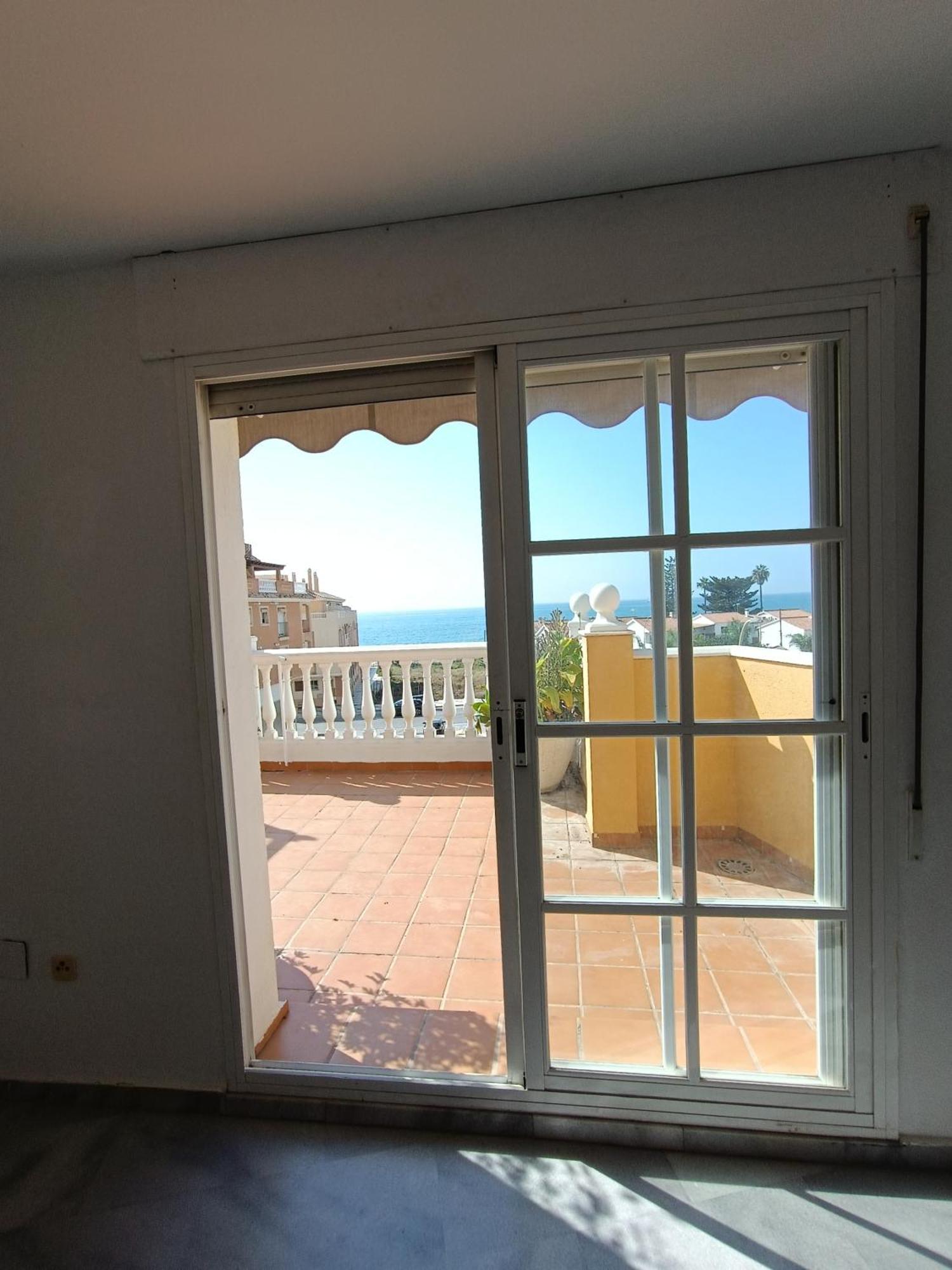 Lovely Penthouse In Front Of The Beach With Free Parking Malaga Bagian luar foto
